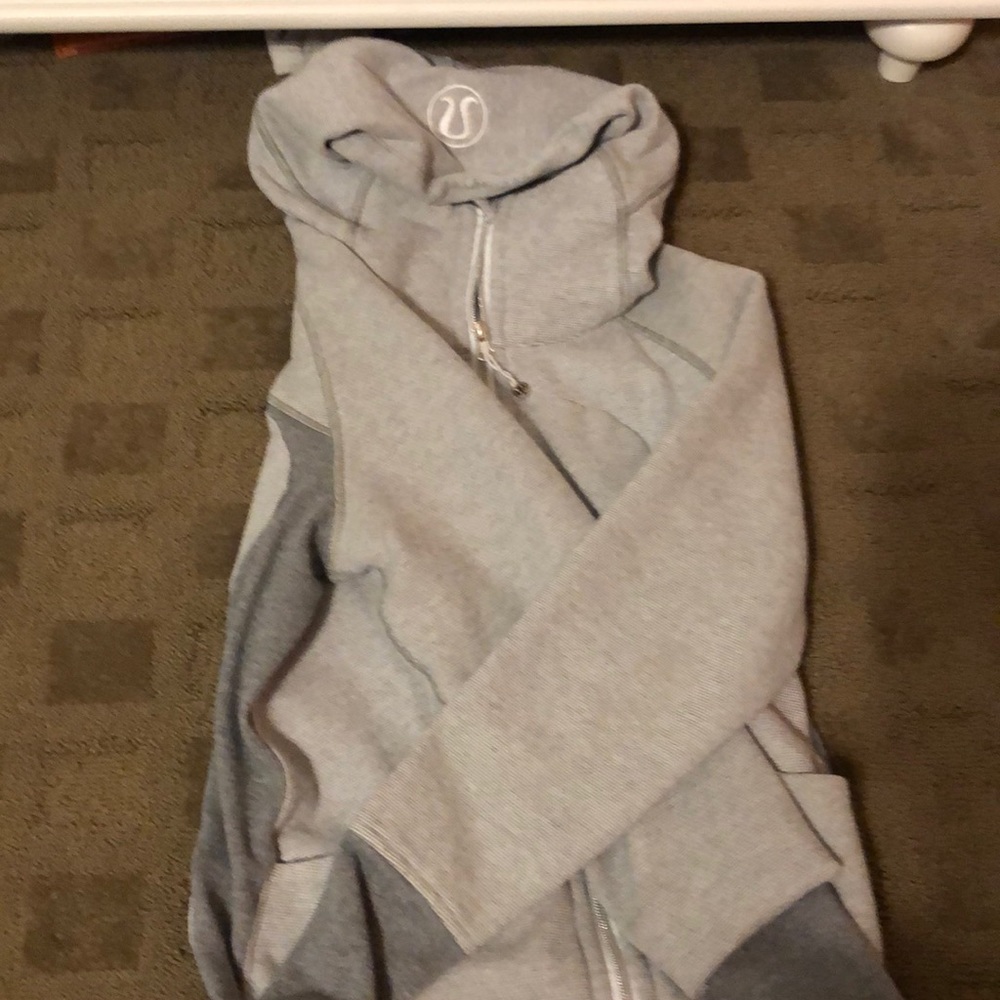 LULULEMON JACKET SIZE 4